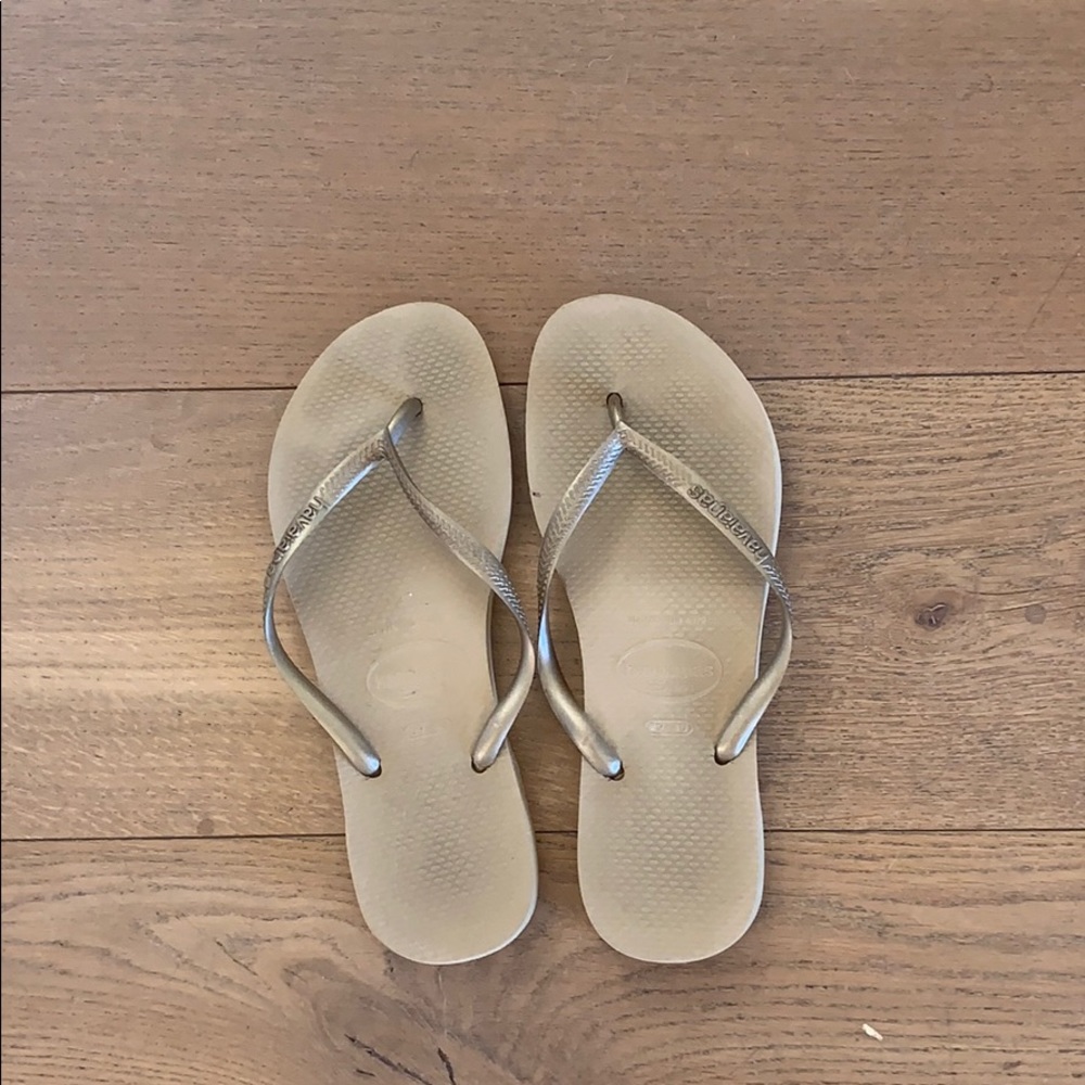 Havaianas Women's Tan Flip Flop Sandals with Metallic Bronze Straps